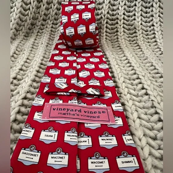 Vineyard Vines all silk tie - Picture 1 of 3